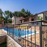 Ferienvilla Roko Mit Beheiztem Pool By Interhome ポセダリェ