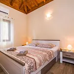 Ferienvilla Roko Mit Beheiztem Pool By Interhome 別荘