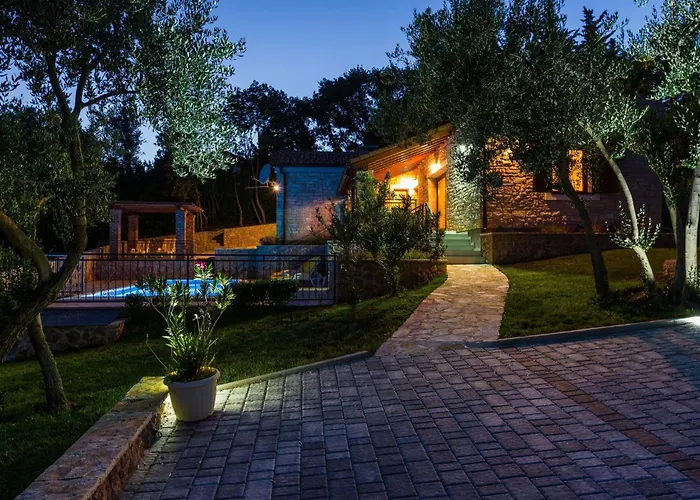 Ferienvilla Roko Mit Beheiztem Pool By Interhome Holiday home Posedarje