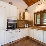 Vakantiehuis Ferienvilla Roko Mit Beheiztem Pool By Interhome