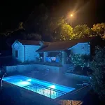 Vakantiehuis Ferienvilla Roko Mit Beheiztem Pool By Interhome *