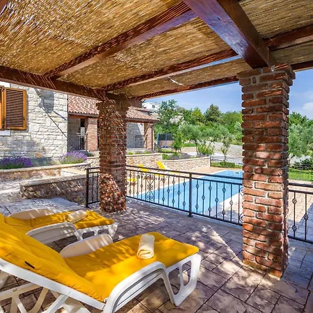 Casa vacanze Ferienvilla Roko Mit Beheiztem Pool By Interhome