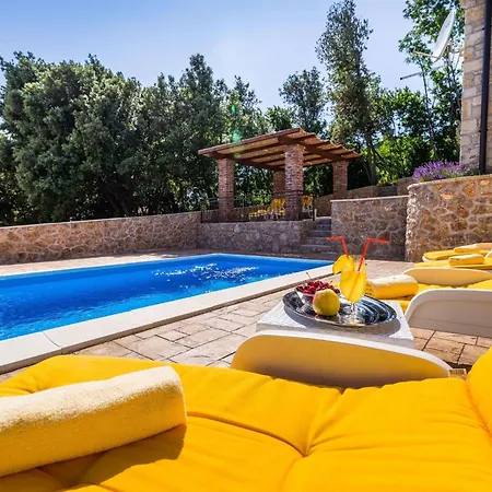Ferienvilla Roko Mit Beheiztem Pool By Interhome Casa vacanze Posedarje