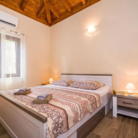 Ferienvilla Roko Mit Beheiztem Pool By Interhome Casa vacanze