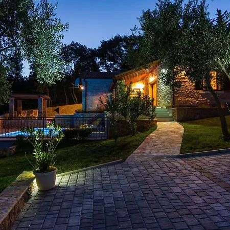 Ferienvilla Roko Mit Beheiztem Pool By Interhome Casa vacanze Posedarje