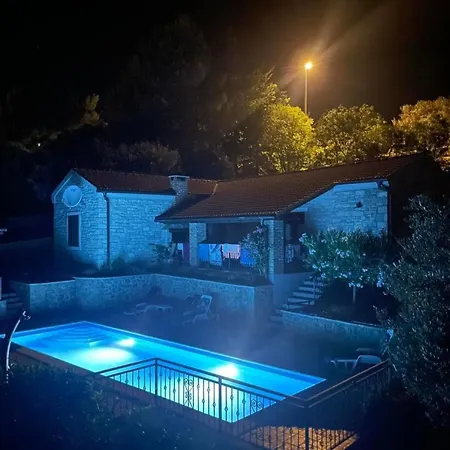 Casa vacanze Ferienvilla Roko Mit Beheiztem Pool By Interhome *