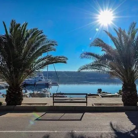 Casa vacanze Ferienvilla Roko Mit Beheiztem Pool By Interhome *