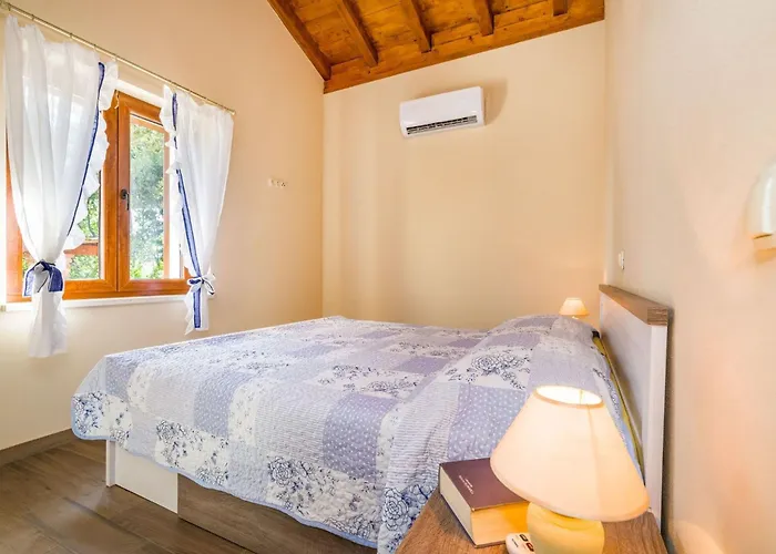 Ferienhaus Ferienvilla Roko Mit Beheiztem Pool By Interhome