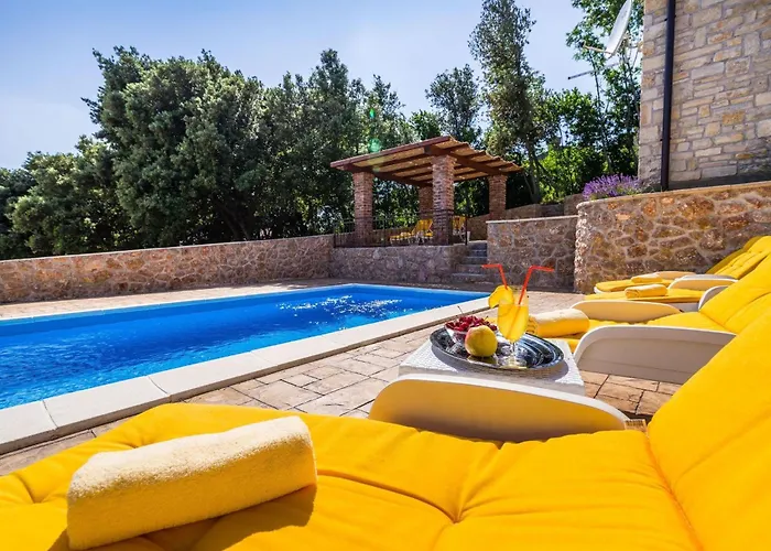 Ferienvilla Roko Mit Beheiztem Pool By Interhome Ferienhaus Posedarje